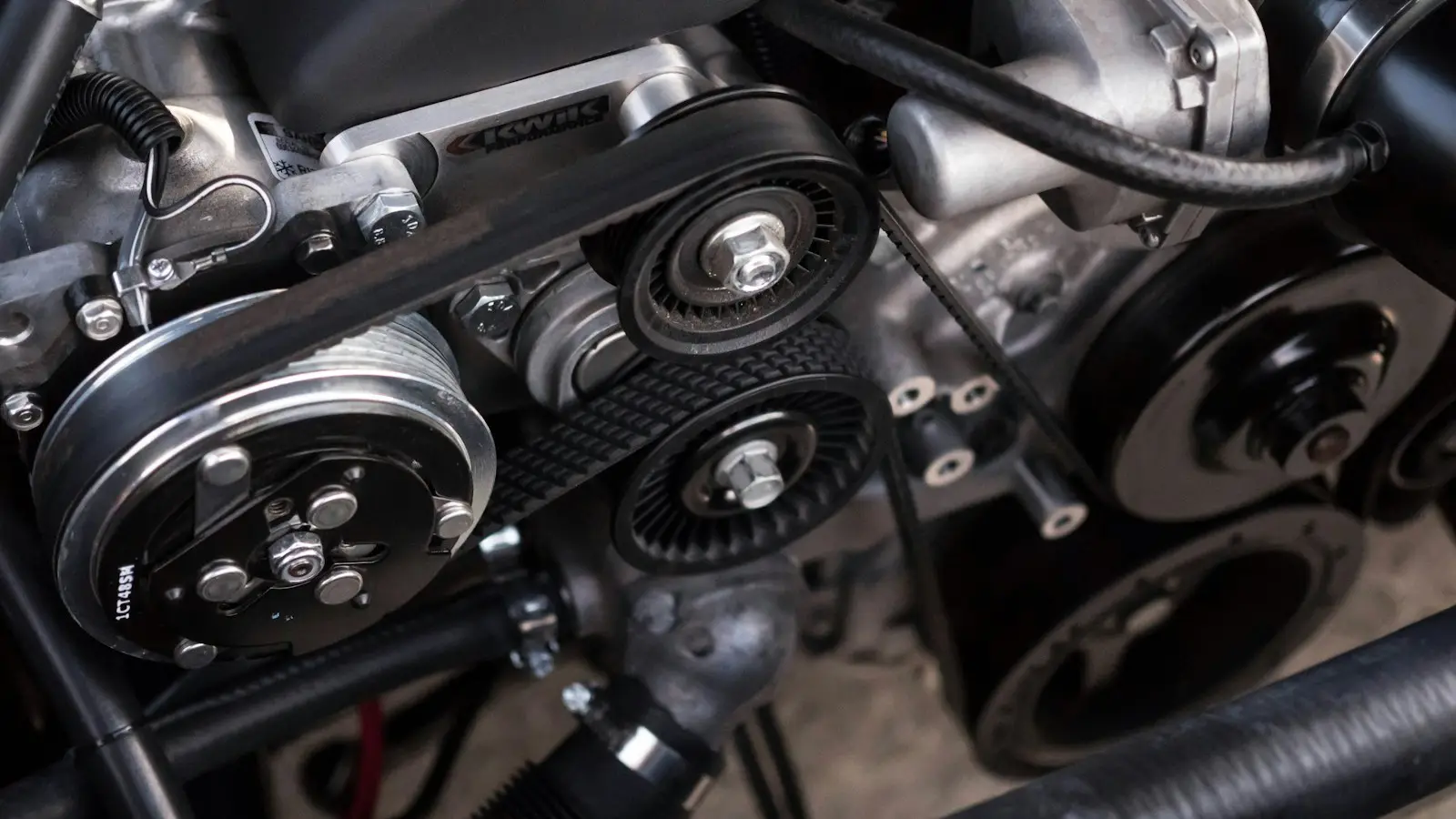 Serpentine belt and pulleys on a freshly serviced engine